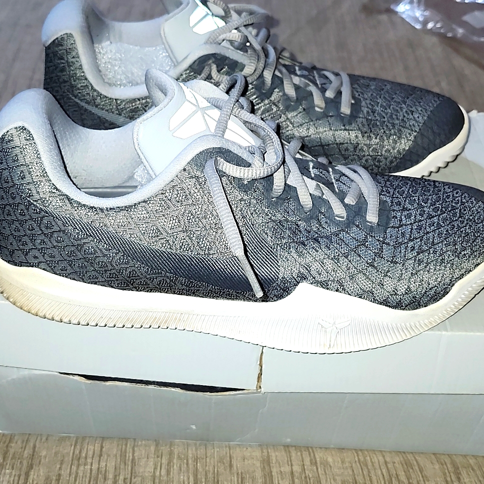Nike Kobe Low Athletic Shoes Mens Size 8.5